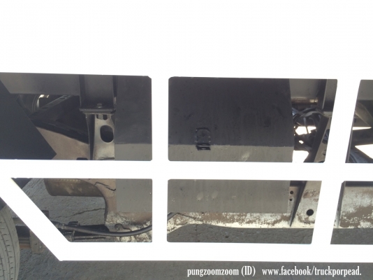 TOYOTA ทำกระบะเหล็ก ยาว 2.54 ม. กว้าง 1.73 ม.  และกล่องเครื่องมือ