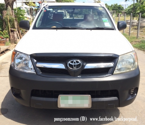 TOYOTA ทำกระบะเหล็ก ยาว 2.54 ม. กว้าง 1.73 ม.  และกล่องเครื่องมือ