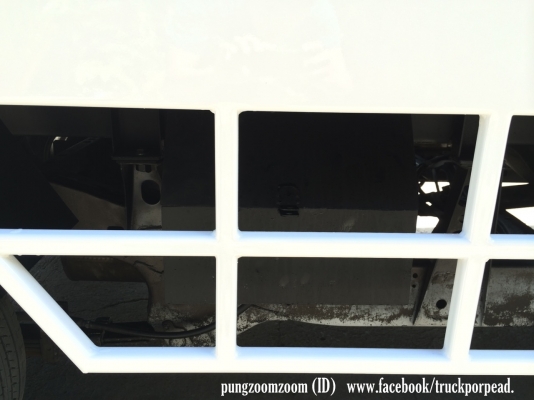 TOYOTA ทำกระบะเหล็ก ยาว 2.54 ม. กว้าง 1.73 ม.  และกล่องเครื่องมือ