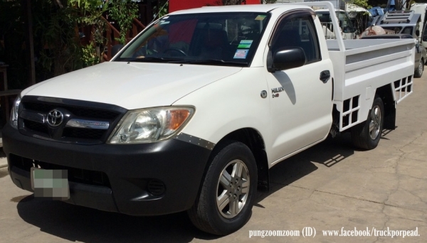 TOYOTA ทำกระบะเหล็ก ยาว 2.54 ม. กว้าง 1.73 ม.  และกล่องเครื่องมือ