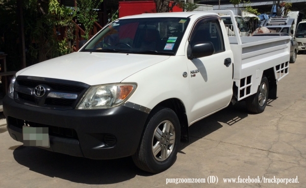 TOYOTA ทำกระบะเหล็ก ยาว 2.54 ม. กว้าง 1.73 ม.  และกล่องเครื่องมือ