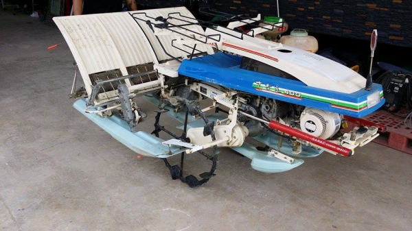 เครื่องปลูกข้าวเดินตาม ISEKI เก่าญี่ปุ่น สภาพสวย เครื่องยนต์ติดง่าย สภาพพร้อมใช้งาน เครื่องปลูกข้าวเดินตาม ISEKI เก่าญี่ปุ่น สภาพสวย เครื่องยนต์ติดง่าย สภาพพร้อมใช้งาน