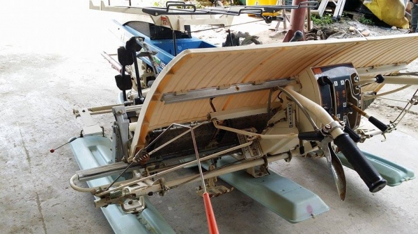 เครื่องปลูกข้าวเดินตาม ISEKI เก่าญี่ปุ่น สภาพสวย เครื่องยนต์ติดง่าย สภาพพร้อมใช้งาน เครื่องปลูกข้าวเดินตาม ISEKI เก่าญี่ปุ่น สภาพสวย เครื่องยนต์ติดง่าย สภาพพร้อมใช้งาน