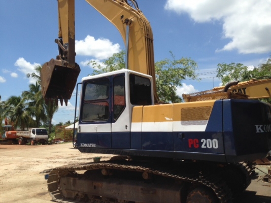 ขายด่วน Komatsu PC 200-5  เก่าใน คอนโทรลสั้น สภาพสวย เครื่องปั้มดี ช่วงล่างสวย ใบแทรค 70  ตรวจเชคสภาพพร้อมใช้งาน