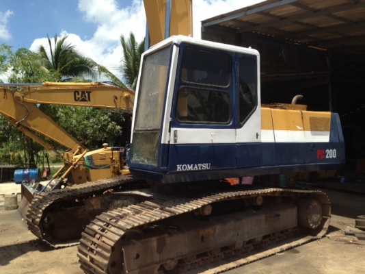 ขายด่วน Komatsu PC 200-5  เก่าใน คอนโทรลสั้น สภาพสวย เครื่องปั้มดี ช่วงล่างสวย ใบแทรค 70  ตรวจเชคสภาพพร้อมใช้งาน