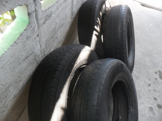 ยาง DUNLOP 195/80R15ปี10 สวยๆ 4 เส้น ราคา 2500 บาท ยาง DUNLOP 195/80R15ปี10 สวยๆ 4 เส้น ราคา 2500 บาท