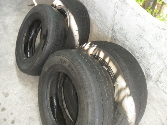 ยาง DUNLOP 195/80R15ปี10 สวยๆ 4 เส้น ราคา 2500 บาท ยาง DUNLOP 195/80R15ปี10 สวยๆ 4 เส้น ราคา 2500 บาท