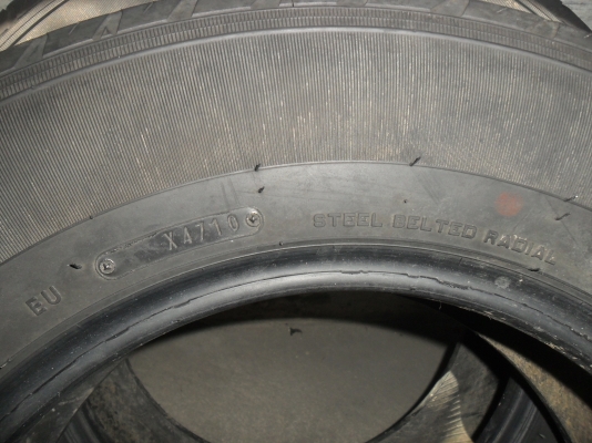 ยาง DUNLOP 195/80R15ปี10 สวยๆ 4 เส้น ราคา 2500 บาท ยาง DUNLOP 195/80R15ปี10 สวยๆ 4 เส้น ราคา 2500 บาท