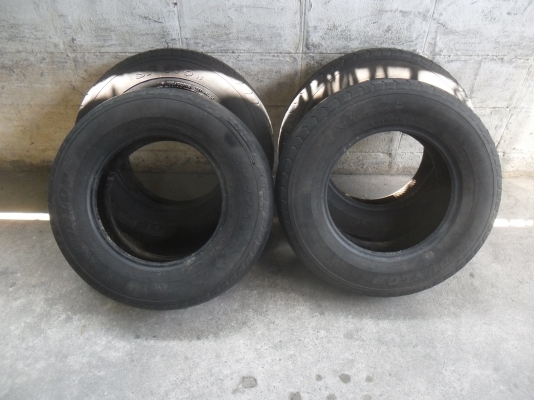 ยาง DUNLOP 195/80R15ปี10 สวยๆ 4 เส้น ราคา 2500 บาท