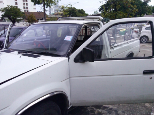 ขายนิสันbig m ฝาขาว