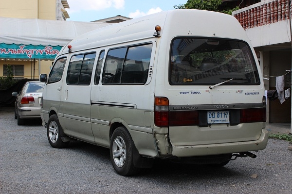 รถตู้หลังคาสูง มือเดียวป้ายแดง 2.8 ดีเซล