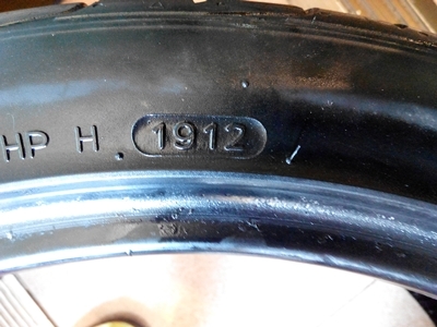 ยาง Hankook 225/40/18 ปี 12 ยาง Hankook 225/40/18 ปี 12
