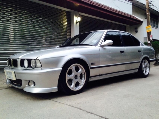 รถบ้านe34บิ๊กโน๊ตVIPเครื่อง1jโบ VVTI ดีเดินเรียบ ช่วงล่างดีนิ้มนุ่ม รถดูแลรักษาอย่างดีครับ