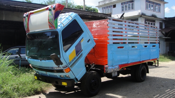 ISUZU NPR เครื่องดี คัสฃีสวย ดาวน์75000 ผ่อน6600/48เดือน ภาษี-พรบ.เต็มปี