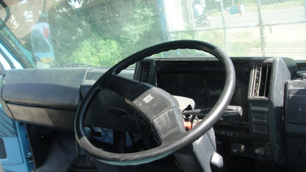 ISUZU NPR เครื่องดี คัสฃีสวย ดาวน์75000 ผ่อน6600/48เดือน ภาษี-พรบ.เต็มปี