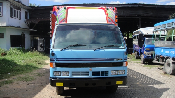 ISUZU NPR เครื่องดี คัสฃีสวย ดาวน์75000 ผ่อน6600/48เดือน ภาษี-พรบ.เต็มปี