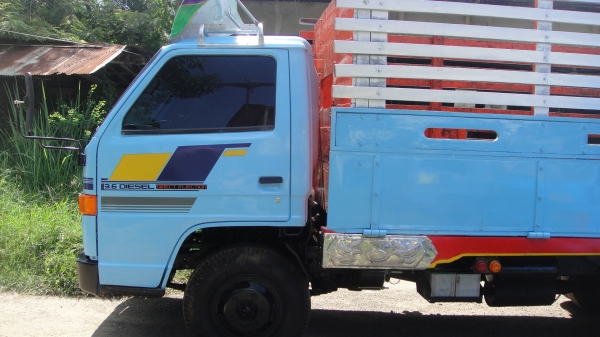 ISUZU NPR เครื่องดี คัสฃีสวย ดาวน์75000 ผ่อน6600/48เดือน ภาษี-พรบ.เต็มปี