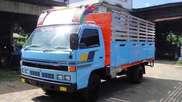 ISUZU NPR เครื่องดี คัสฃีสวย ดาวน์75000 ผ่อน6600/48เดือน ภาษี-พรบ.เต็มปี