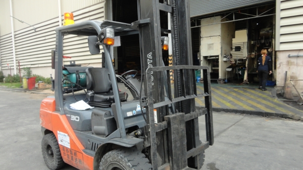 ขายรถโฟล์คลิฟท์ toyota รุ่น8 น้ำมันเบนซิล+แก็ส เกียร์ ออโต้