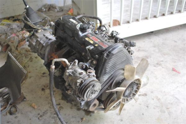 ขายเครื่อง 2Lพร้อมเกียร์ เครื่องมีเลข