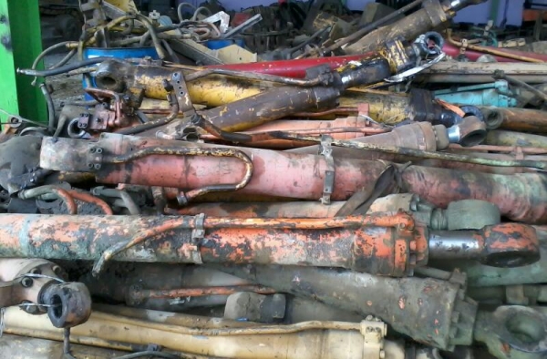 ขายกระบอกไฮโดริก KOMATSU  CAT KOBELCO  HITACHI  SUMITUMO  KATO