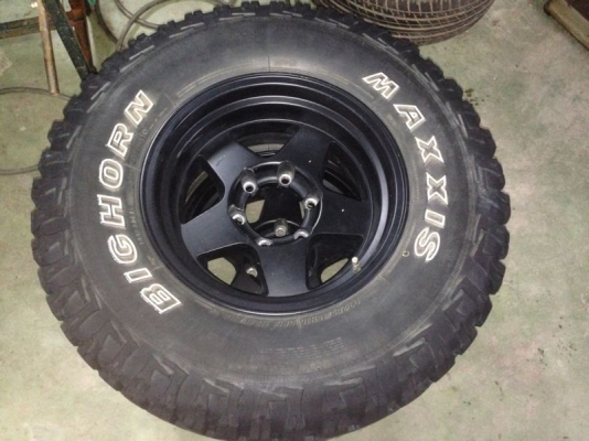 ขายแม็กเบรดเล่16x8 พร้อมยางบิ๊กฮอน 265/75/16 ขายแม็กเบรดเล่16x8 พร้อมยางบิ๊กฮอน 265/75/16