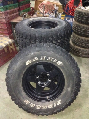 ขายแม็กเบรดเล่16x8 พร้อมยางบิ๊กฮอน 265/75/16
