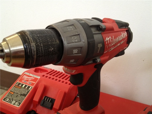 ชุดสว่านไร้สาย Milwaukee 2797-22 มีสว่านกระแทกและสว่านไขควง กล่องใหญ่มาก ชุดสว่านไร้สาย Milwaukee 2797-22 มีสว่านกระแทกและสว่านไขควง กล่องใหญ่มาก