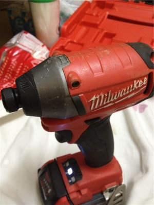 ชุดสว่านไร้สาย Milwaukee 2797-22 มีสว่านกระแทกและสว่านไขควง กล่องใหญ่มาก ชุดสว่านไร้สาย Milwaukee 2797-22 มีสว่านกระแทกและสว่านไขควง กล่องใหญ่มาก