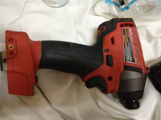 ชุดสว่านไร้สาย Milwaukee 2797-22 มีสว่านกระแทกและสว่านไขควง กล่องใหญ่มาก ชุดสว่านไร้สาย Milwaukee 2797-22 มีสว่านกระแทกและสว่านไขควง กล่องใหญ่มาก