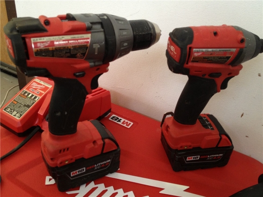 ชุดสว่านไร้สาย Milwaukee 2797-22 มีสว่านกระแทกและสว่านไขควง กล่องใหญ่มาก ชุดสว่านไร้สาย Milwaukee 2797-22 มีสว่านกระแทกและสว่านไขควง กล่องใหญ่มาก