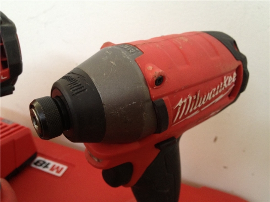 ชุดสว่านไร้สาย Milwaukee 2797-22 มีสว่านกระแทกและสว่านไขควง กล่องใหญ่มาก ชุดสว่านไร้สาย Milwaukee 2797-22 มีสว่านกระแทกและสว่านไขควง กล่องใหญ่มาก