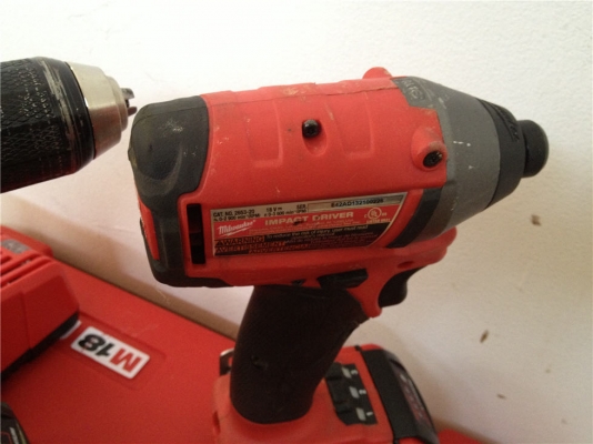 ชุดสว่านไร้สาย Milwaukee 2797-22 มีสว่านกระแทกและสว่านไขควง กล่องใหญ่มาก ชุดสว่านไร้สาย Milwaukee 2797-22 มีสว่านกระแทกและสว่านไขควง กล่องใหญ่มาก