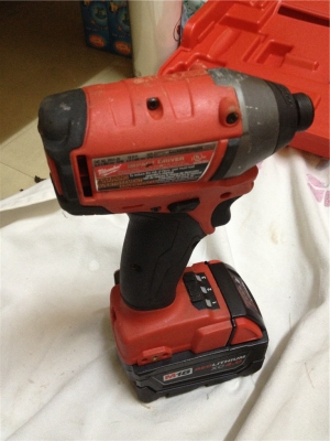 ชุดสว่านไร้สาย Milwaukee 2797-22 มีสว่านกระแทกและสว่านไขควง กล่องใหญ่มาก ชุดสว่านไร้สาย Milwaukee 2797-22 มีสว่านกระแทกและสว่านไขควง กล่องใหญ่มาก