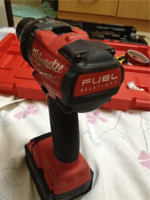 ชุดสว่านไร้สาย Milwaukee 2797-22 มีสว่านกระแทกและสว่านไขควง กล่องใหญ่มาก ชุดสว่านไร้สาย Milwaukee 2797-22 มีสว่านกระแทกและสว่านไขควง กล่องใหญ่มาก