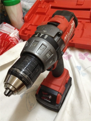 ชุดสว่านไร้สาย Milwaukee 2797-22 มีสว่านกระแทกและสว่านไขควง กล่องใหญ่มาก ชุดสว่านไร้สาย Milwaukee 2797-22 มีสว่านกระแทกและสว่านไขควง กล่องใหญ่มาก