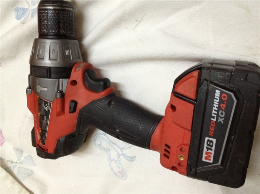 ชุดสว่านไร้สาย Milwaukee 2797-22 มีสว่านกระแทกและสว่านไขควง กล่องใหญ่มาก ชุดสว่านไร้สาย Milwaukee 2797-22 มีสว่านกระแทกและสว่านไขควง กล่องใหญ่มาก