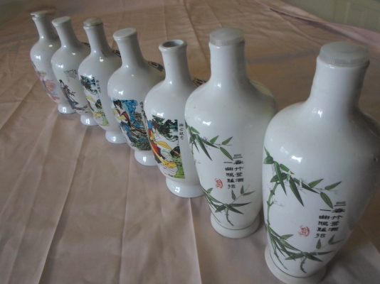 ขวดเหล้าจีนเก่าครับ