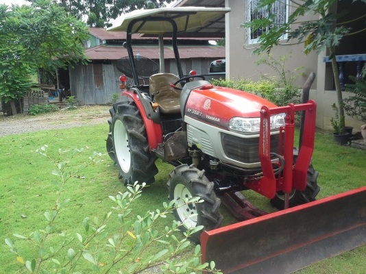 ขาย  YANMAR  EF  352 T  พร้อมใบมีดดันหน้า ผานพรวน 5 ใบ 22"