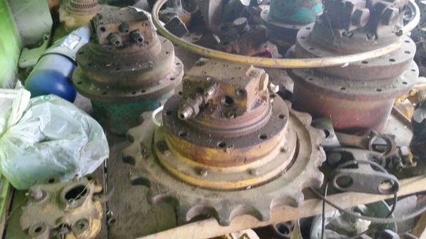 ขายตัวเดินKOMATSU  CAT KOBELCO  HITACHI  SUMITUMO  KATO