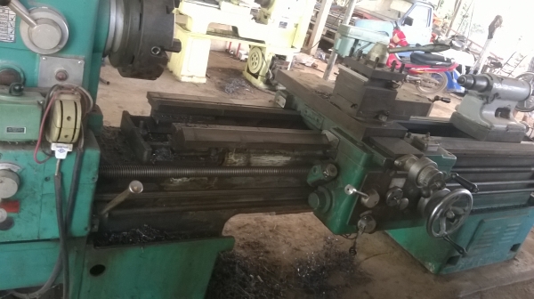 เครื่องกลึง 8 ฟุต กับ 3 ฟุตครับ