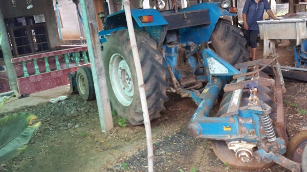 ขายรถแทรกเตอร์ รถไถ ฟร์อด 6610เสื้อลายแท้ทัั้งตัว ผาน6 สภาพเดิมๆๆ ใช้งาน เครื่องดี เอกสารเล่มทะเบียนพร้อมโอน สภาพพรร้อมลุยงาน