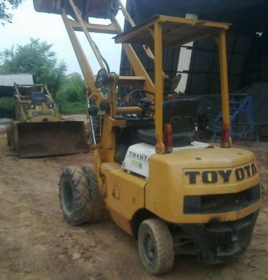 ขายด่วน TOYOTA SG10 รถตักล้อยาง สภาพดึสภาพสวยพร้อมทำงานได้เลยครับ เครื่องแรงดีไม่เยิ้ม กำลังดีมากครับ ตักได้ครึ่งคิว ราคาต่อรองได้ครับ