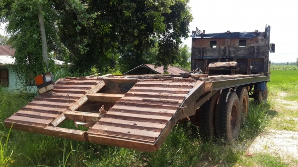 HINO  KE  101  เครื่อง  EH700     10ล้อท้ายลากขึ้นแบคโฮ  2เพลา