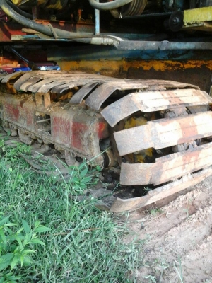 รถเกี่ยวนวดข้าว เกษตรพัฒนา รุ่นปดหนี้ ช่วงล่าง 10HT เครื่อง6BG-1 อุ้ม 2.5 ตัน