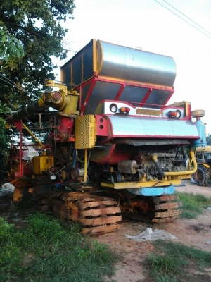 รถเกี่ยวนวดข้าว เกษตรพัฒนา รุ่นปดหนี้ ช่วงล่าง 10HT เครื่อง6BG-1 อุ้ม 2.5 ตัน