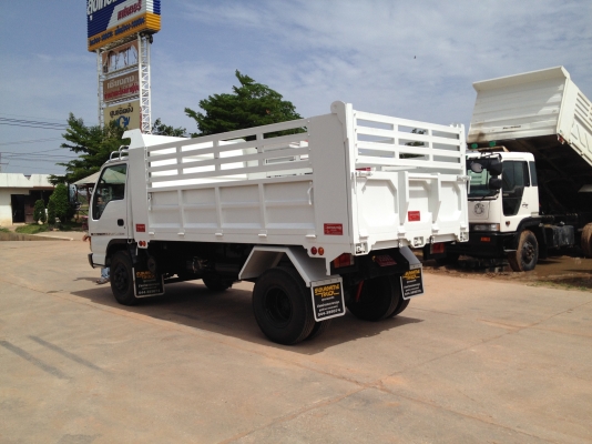 มี NKR 4 ล้อเล็ก ต้องการขายครับ เครื่อง 100 แรงม้า กระบะ คาร์โก้ และ กระละดั้มพ์ พร้อมเล่มสวยๆเลยครับ