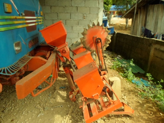 ขายเครื่องหยอดข้าวโพด 3 แถว