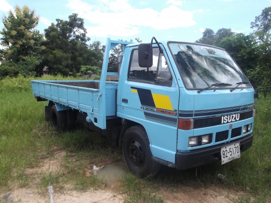 ISUZU ปี 32 เกรีย์สั้น ISUZU ปี 32 เกรีย์สั้น