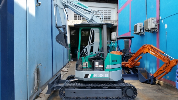 ขาย รถขุด  KOMATSU รุ่น PC38UU-1- แทร็กเหล็ก มือสองญี่ปุ่น